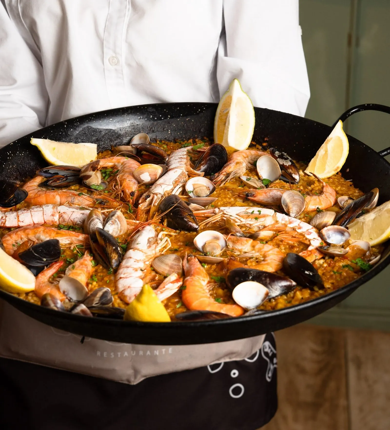 Paella de marisco con gambas y almejas del Restaurante La Caleta, La Caleta de Adeje